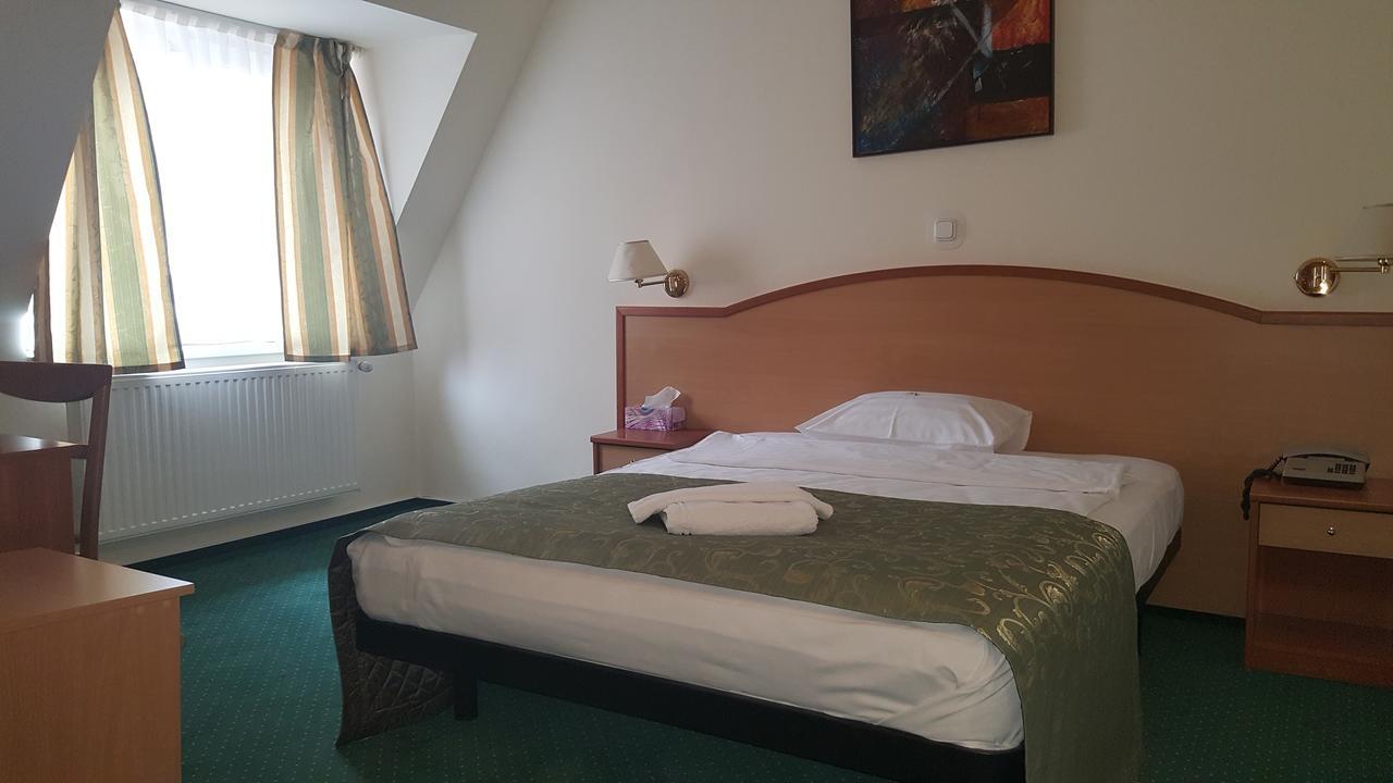 Hotel Melody Oradea Exteriér fotografie