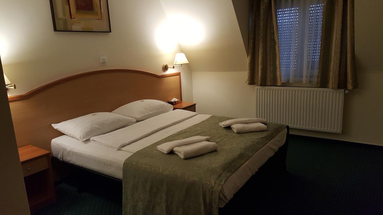 Hotel Melody Oradea Exteriér fotografie